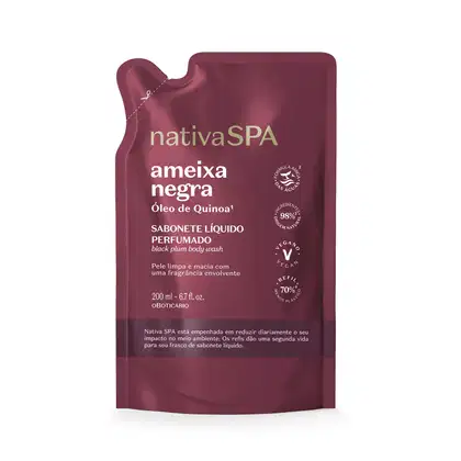 Imagem de embalagem refil de sabonete líquido perfumado da marca Nativa SPA, na cor vinho, com rótulo destacando o nome "Ameixa Negra" e informações sobre o óleo de quinoa na fórmula.