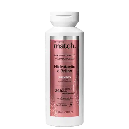 Frasco branco de shampoo da linha Match, com rótulo rosa destacando os ingredientes biocrystal quartz e óleo de abacate, para hidratação e brilho dos cabelos.