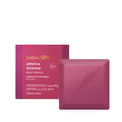 Sabonete em barra da marca Nativa SPA, na cor rosa intensa, com rótulo destacando o nome "ameixa intensa" e a palavra "plum intense" em inglês.