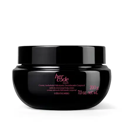 Pote preto de creme hidratante desodorante corporal da marca Her Code, com rótulo em letras cor de rosa, apresentado em fundo branco.