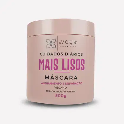 Embalagem rosa de máscara capilar In Voga, com rótulo indicando "Mais Lisos" e informações sobre ingredientes veganos e propriedades de alinhamento e reparação do cabelo. Recipiente cilíndrico com 500g de produto.