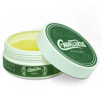 Pomada Modeladora Caballeros Alta Fixação. Volumetria de 60g.