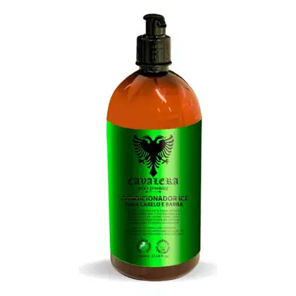Frasco de condicionador para cabelo e barba da marca Cavalera, com embalagem verde e laranja, contendo informações sobre o produto em rótulo.