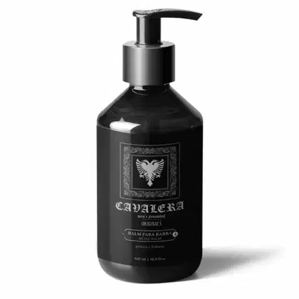 Frasco preto de 500 ml com bomba dosadora, contendo bálsamo para barba da linha Originals da marca Cavalera. O rótulo apresenta o logotipo da marca em relevo e texto em estilo gótico.