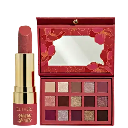 Conjunto de maquiagem Niina Secrets contendo uma paleta de sombras com 15 tons em embalagem vermelha com detalhes florais e um batom vermelho em embalagem dourada.