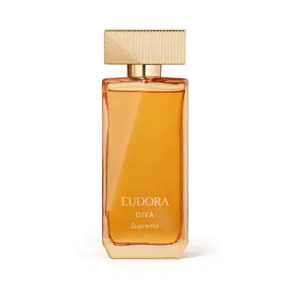 O produto apresentado na imagem é um frasco do Desodorante Colônia da linha Diva Suprema da marca Eudora. O frasco possui um formato retangular com linhas verticais em relevo, dando um aspecto elegante e sofisticado.