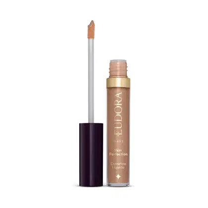 Produto de maquiagem da marca Eudora, com embalagem em tons de bege e dourado. Trata-se de um corretivo líquido para a pele, o produto está aberto e mostrando como é o aplicador.
