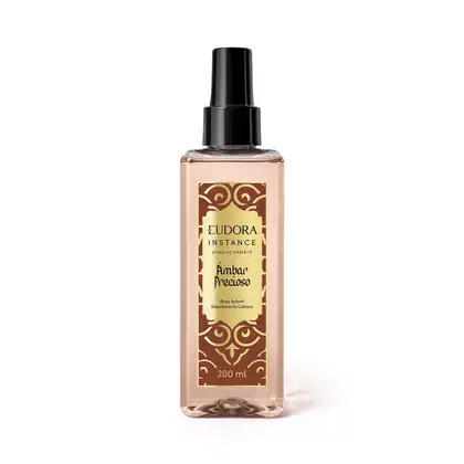 Frasco transparente com rótulo marrom e dourado da marca Instance, contendo item de perfumaria em body splash com fragrância de âmbar precioso, apresentado em posição frontal.