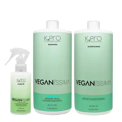 Produtos de cabelo da linha Veganíssima da K.Pro, incluindo shampoo, acidificante e leave-in em embalagens plásticas de cor verde clara com rótulos brancos destacando a marca e a linha vegana.