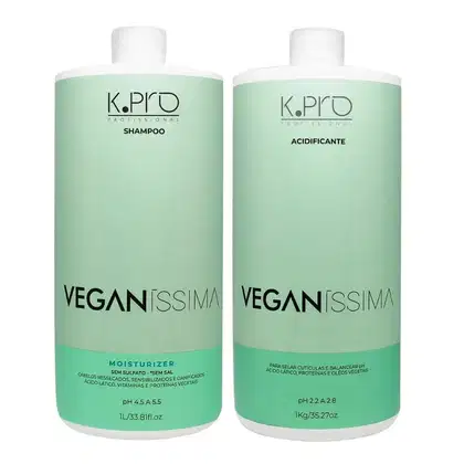 Dois frascos de produtos de cabelo da marca K.Pro, na cor verde clara, com rótulos indicando "Shampoo" e "Acidificante" da linha Veganíssima, com informações sobre pH e volume.