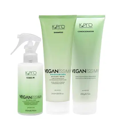 Produtos de cabelo da linha Veganíssima da marca K.Pro, incluindo shampoo, condicionador e óleo leave-in, em embalagens de plástico verde-claro com rótulos brancos e texto em português.