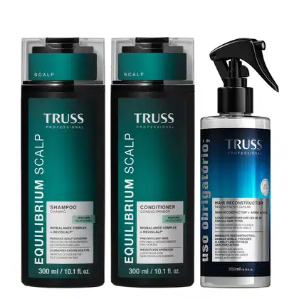 Dois frascos de shampoo e condicionador da marca Truss Professional, com embalagens verdes e pretas. Também há um frasco de spray da linha Truss Professional, com rótulo azul, para reconstrução capilar.