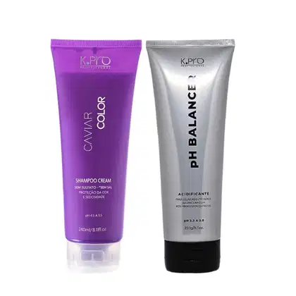 Dois produtos da marca K.Pro: um frasco de shampoo cremoso de cor roxa e um tubo de tratamento acidificante de cor prateada, ambos com rótulos e informações sobre suas características.