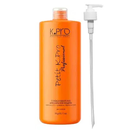 Frasco de condicionador para cabelos infantis da marca K.pro Professional, com embalagem laranja e branca. O rótulo apresenta o nome do produto "Petit K.pro Profissional"