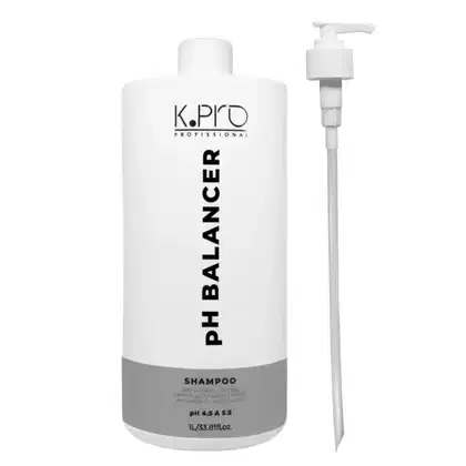 Frasco branco de shampoo da marca K.pro Profissional, com rótulo preto destacando "PH BALANCER". O produto possui bomba doseadora branca e apresenta volume de 1L.