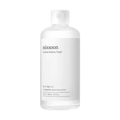 Frasco de tônico facial Centella Asiatica da marca mixsoon, com rótulo branco e texto preto. Produto de 300 ml, apresentado em embalagem cilíndrica transparente.