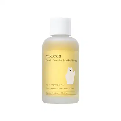 Frasco de sérum facial com Centella Asiática da marca Mixsoon, com rótulo amarelo e branco, contendo 50 ml do produto. O rótulo apresenta o nome da marca e a descrição do produto.