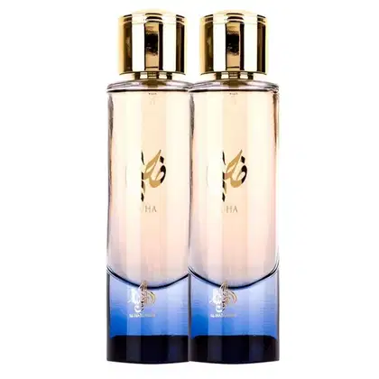 Dois frascos de perfume da marca Al Wataniah, com design elegante em tons de dourado e azul. Os frascos possuem tampas douradas e rótulos com o nome da marca em árabe.