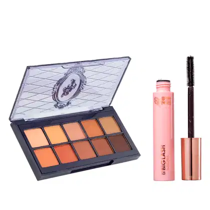 Paleta de sombras de olhos com 12 tons em tons de laranja e marrom em embalagem preta com detalhes decorativos. Também há um item de perfumaria rosa com escova preta.