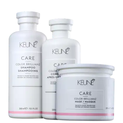 Três produtos da linha Keune Care: shampoo, condicionador e máscara para cabelos coloridos, em embalagens brancas com detalhes em rosa, protegendo a cor dos cabelos.