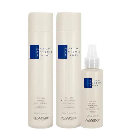 A imagem mostra shampoo e condicionador de 300ml cada e spray termoativado de 135ml da linha Real Liss da marca MAB by Alfaparf Milano. Os frascos têm formato cilíndrico, cor branca e logotipo e nome da linha em azul.