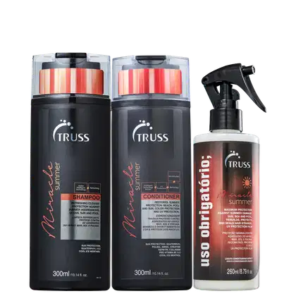 A imagem mostra três produtos da marca Truss para cuidados com os cabelos durante o verão. São um shampoo, um condicionador e um reconstrutor capilar, "Uso Obrigatório". Todos com foco em proteção contra danos causados pelo sol, água do mar e piscina.