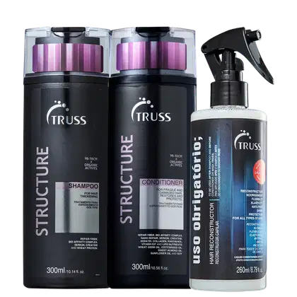 A imagem mostra produtos da linha capilar Truss. São três itens principais: um shampoo, um condicionador e um spray de tratamento. As embalagens destacam os benefícios e ativos orgânicos presentes nas fórmulas.