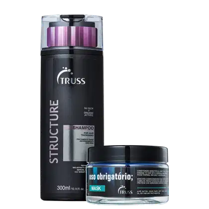 A imagem mostra dois produtos de cuidados capilares da marca Truss. O primeiro é um shampoo apresentado em um frasco preto com detalhes em roxo. O segundo produto é uma máscara capilar que vem em um pote transparente com rútulo preto e detalhes em azul.