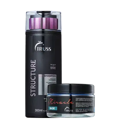 A imagem mostra dois produtos de cuidados capilares da marca Truss. O primeiro é um shampoo com frasco preto e uma tampa roxa. O segundo produto é uma máscara capilar com o pote preto com detalhes transparentes e azuis.