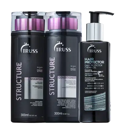 Produtos para cabelo da marca TRUSS. Dois frascos de plástico preto de 300ml cada, um contendo shampoo "Structure" e o outro condicionador "Structure". Também há um frasco de 250ml contendo um creme gel protetor diário "Hair Protector".