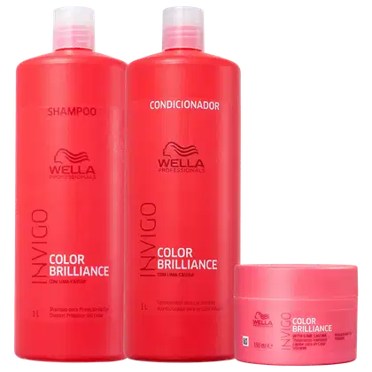 São três produtos de cuidados capilares da linha Color Brilliance da marca Wella Professionals. Dois frascos grandes de 1 litro, um de shampoo e outro de condicionador, ambos na cor vermelha. Há também um pote menor de 150ml, de máscara capilar.