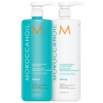A imagem mostra Kit Moroccanoil Repair com Shampoo e Condicionador (1 litro cada). As embalagens, em tons de azul turquesa e branco com detalhes em branco e logotipo M em laranja.