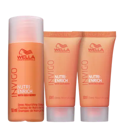 A imagem mostra o Kit Wella Nutri-Enrich com duas máscaras de 30ml e um shampoo de 50ml. As embalagens apresentam o logotipo da marca Wella com perfil estilizado de uma mulher com cabelos esvoaçantes e as cores predominantes são laranja e branco.