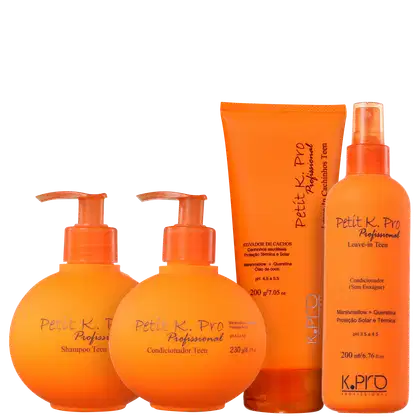 A imagem mostra uma linha de produtos de cabelo da marca K.Pro. Há dois frascos grandes de plástico laranja com bombas dosadoras, um frasco menor spray laranja e outro frasco também laranja.
