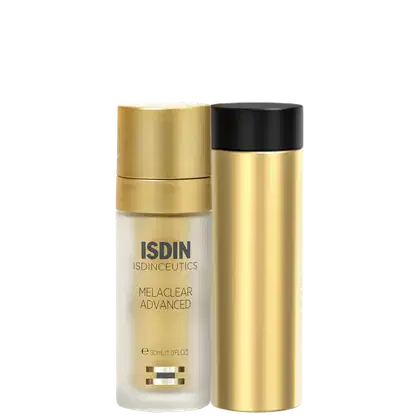 Produto de cuidado da pele ISDIN Melaclear Advanced. Frasco plástico transparente contendo um líquido branco, com tampa preta e detalhes dourados. Ao lado, um refil em embalagem cilíndrica dourada de metal.