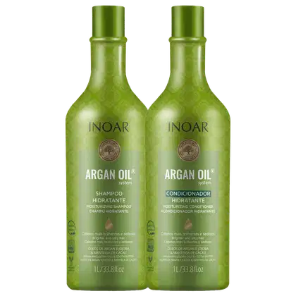 São dois frascos de plástico verde brilhante de 1 litro cada, com tampas verdes. Os frascos têm um design texturizado com um padrão geométrico em relevo. O rótulo indica que são produtos da linha Argan Oil System da marca Inoar.