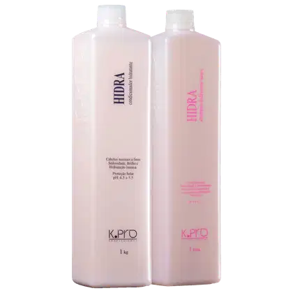 O produto apresentado na imagem são dois frascos de produtos de cuidados capilares da marca K.Pro. Os frascos são brancos e possuem rótulos indicando que se trata de uma linha de produtos para hidratação e tratamento dos cabelos.