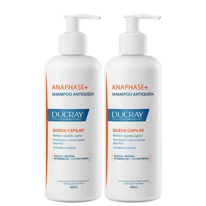 Dois frascos brancos de shampoo Anaphase+ da marca Ducray, com bombas doseadoras, rótulos azuis e laranja indicando propriedades antiqueda e fortalecimento capilar.