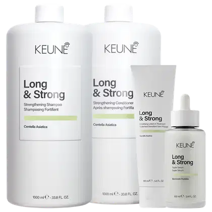 A linha de produtos Keune Long & Strong, composta por shampoo, condicionador e sérum, em embalagens brancas com detalhes em verde, destinada ao fortalecimento e crescimento dos cabelos.