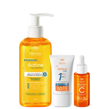 Produtos da linha Actine da Darrow: gel de limpeza dermatológico, protetor solar FPS 50 e sérum concentrado de vitamina C, em embalagens de plástico brancas e laranja.