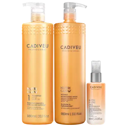 Três produtos da linha Nutri Glow da Cadiveu Professional: um frasco de shampoo, um frasco de máscara condicionante e um frasco de sérum capilar, todos em embalagens com design moderno e predominância de cores laranja e branca.