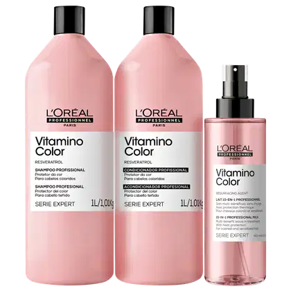 Dois frascos de shampoo e condicionador da linha Vitamino Color da L'Oréal Professionnel, com embalagens rosa e pretas, e um frasco de tratamento da mesma linha, em formato de spray.