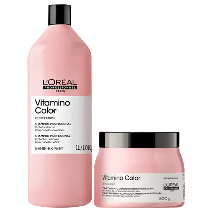 O produto de beleza apresentado é um conjunto de shampoo e tratamento condicionante da linha Vitamino Color da L'Oréal Professionnel.