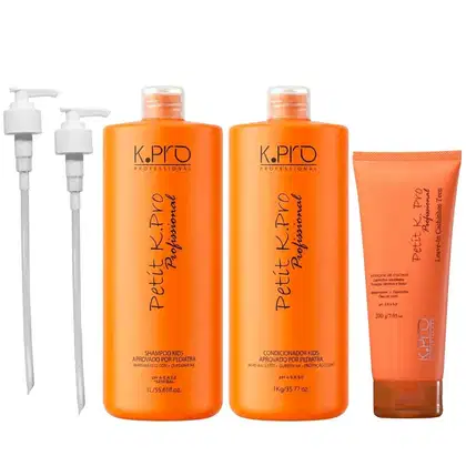 Kit com shampoo, condicionador e ativador de cachos da linha Petit, da marca K.Pro. Acompanha 2 válvulas pump.