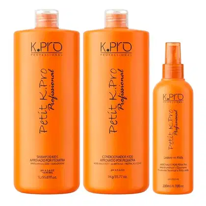 Kit com shampoo, condicionador e leave-in da linha Petit, da marca K.Pro. 