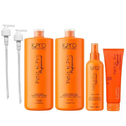 Kit com shampoo, condicionador, leave-in e pomada modeladora da linha Petit, da marca K.Pro. Acompanha também 2 válvulas pump.