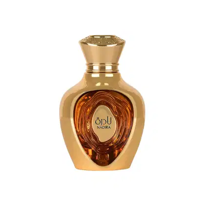 Frasco de item de perfumaria dourado com tampa decorativa. Recipiente de vidro com formato arredondado e brilhante. Rótulo com o nome "Öpü Nadira" em destaque. Embalagem com acabamento metálico e detalhes decorativos.
