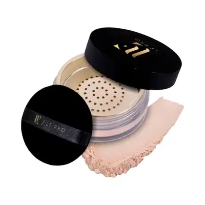 Pó facial compacto da marca LF Pro, em embalagem preta com logotipo dourado. O produto possui uma tampa perfurada e uma base de pó bege claro.