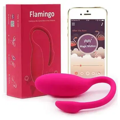 Vibrador rosa. É exibido um smartphone com um aplicativo de controle do dispositivo, indicando que este é um produto de estimulação íntima controlado remotamente.