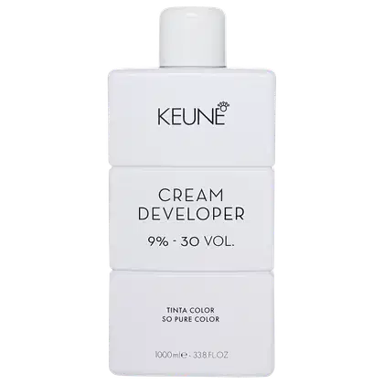 Frasco branco da marca Keune, contendo Cream Developer com 9% - 30 VOL. O rótulo apresenta o nome da marca e do produto em letras pretas.